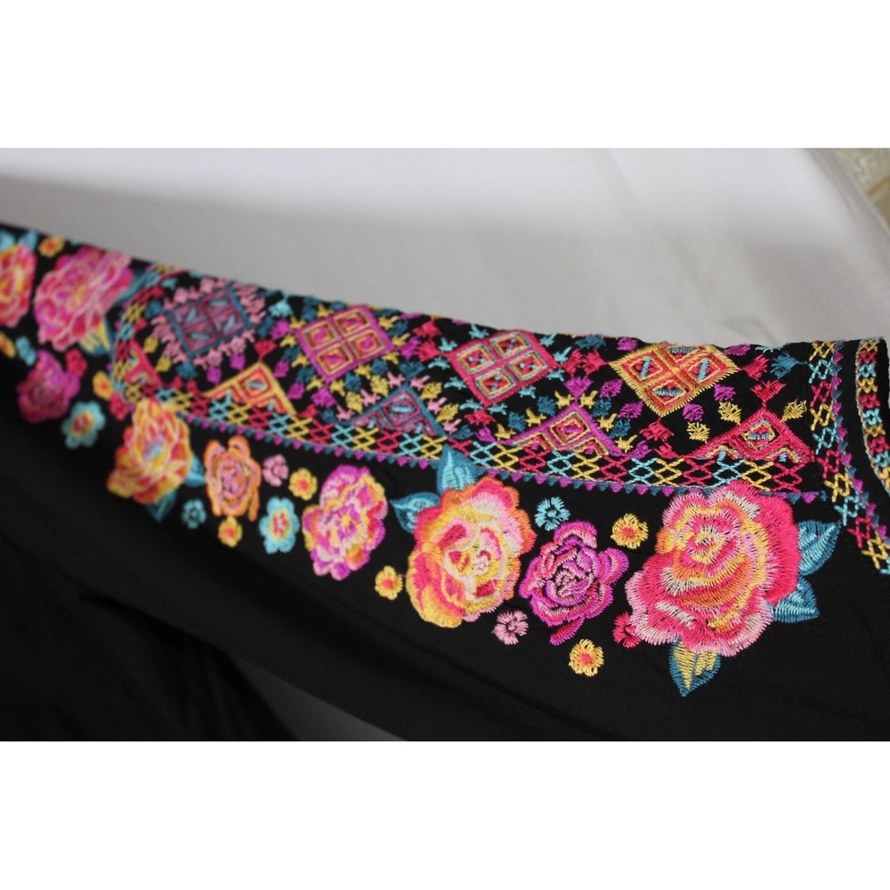 Savanna Jane Black Embroidered Boho Coquette Tunic Top 1X Floral Rayon Luxury - Picture 8 of 8